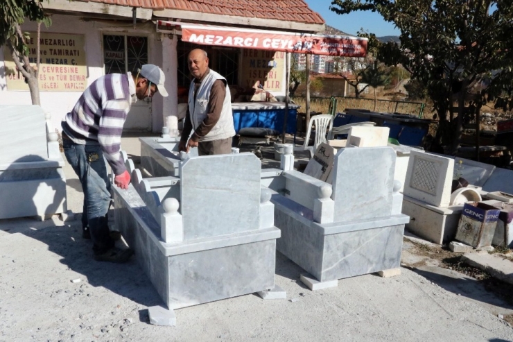 30 Yıla 3 Bin Mezar Sığdırdı