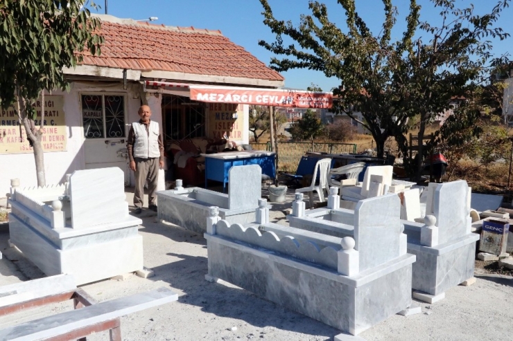 30 Yıla 3 Bin Mezar Sığdırdı