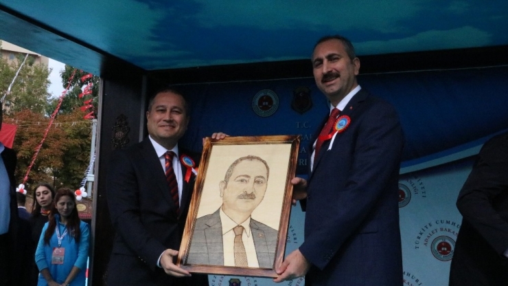 Bakan Gül’den Chp’li Tezcan’a Sert Tepki