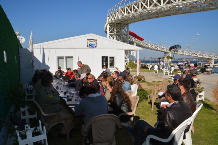 Aliağa’da Balıkçılara Sahil Güvenlikten Eğitim