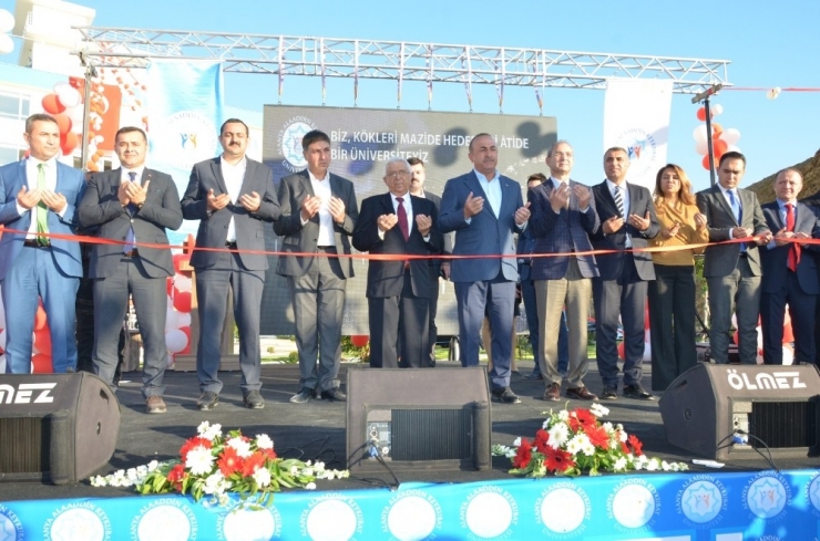 Bakan Çavuşoğlu: "İçeride Ve Dışarıda Teröristlerin Kökünü Kazıyacağız"