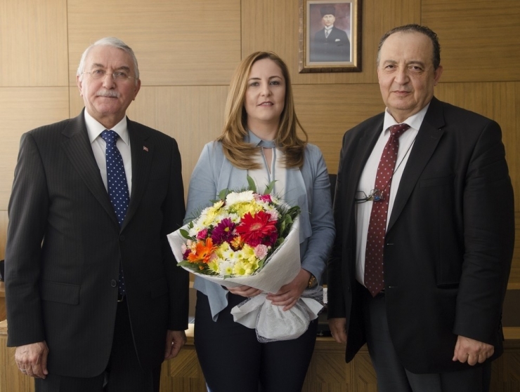 Esogü Diş Hastanesi’nin Yeni Başhekimi Yrd. Doç. Dr. Tüloğlu Görevine Başladı