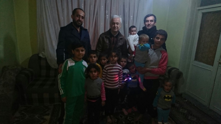 Hasta Olan Türkmen Çocukları Muayene Edildi