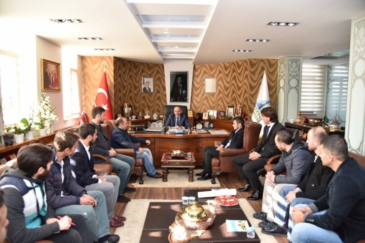 Köseköylü Gençler Başkan Üzülmez’e Projelerini Sundular