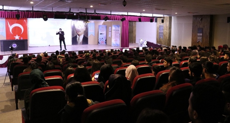 Kavram Eğitim Kurumları’ndan Öğrencilere ‘Motivasyon’ Semineri