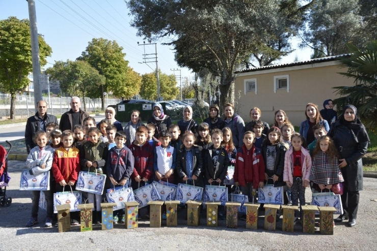 Körfez’de Öğrenciler Ağaçlara Kuş Yuvası Koydu