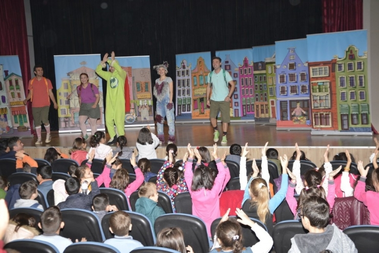 Çevre Bilincine Tiyatro İle Katkı