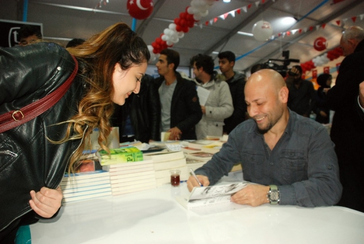 Kahraman Tazeoğlu’na Yoğun İlgi