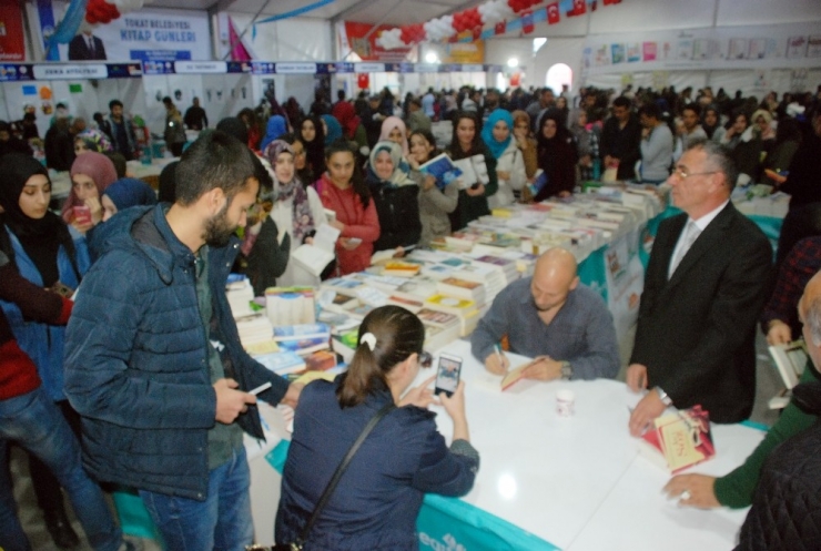 Kahraman Tazeoğlu’na Yoğun İlgi