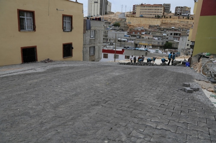 Eyyübiye Belediyesi Yol Yapım Çalışmalarını Sürdürüyor