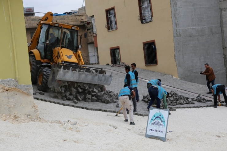 Eyyübiye Belediyesi Yol Yapım Çalışmalarını Sürdürüyor