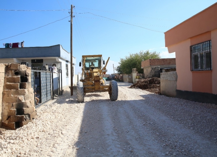 Haliliye Belediyesi 5 Mahallede Yol Çalışmalarını Sürdürüyor