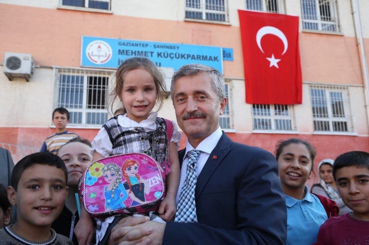 Tahmazoğlu’ndan Öğrencilere Boyama Seti
