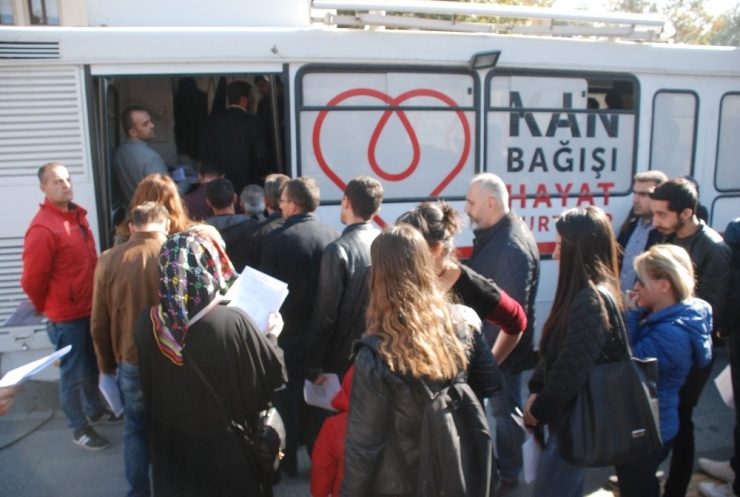 Lösemi Hastası Çınar’a Donör Olmak İçin Kuyruk Oluşturdular