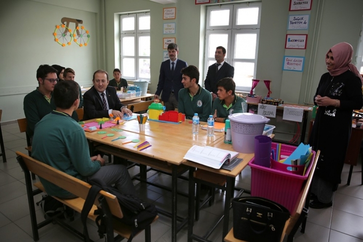 Vali Pehlivan, "Güvenli Okul Projesi" Kapsamındaki Okullarda İncelemelerde Bulundu