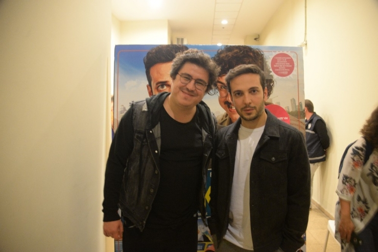 ’Yol Arkadaşım’ Filminin Oyuncuları Forum Mersin’de Hayranlarıyla Buluştu