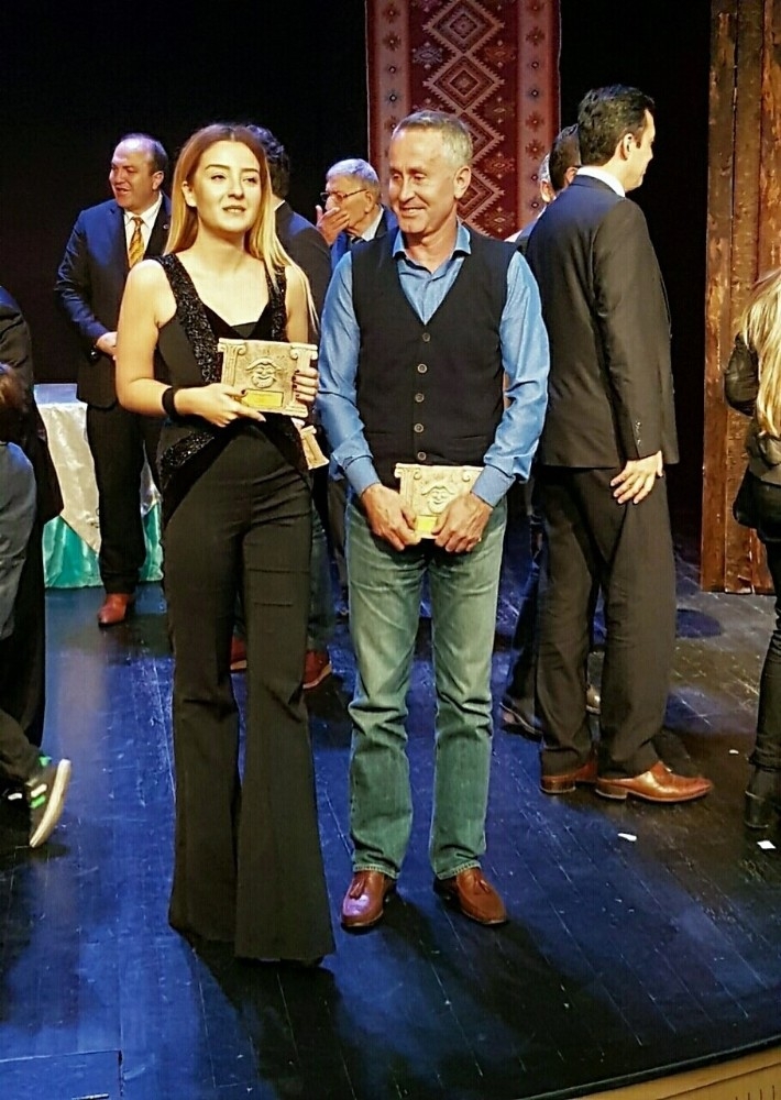 Akçaabat Belediye Tiyatrosu’na 2 Ödül Birden