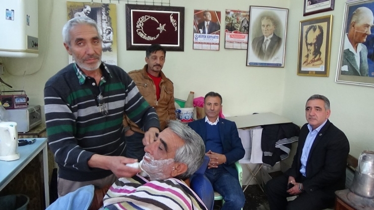 Başkan Sümer’den Atatürk Sevdalısı Berber’e Ödül