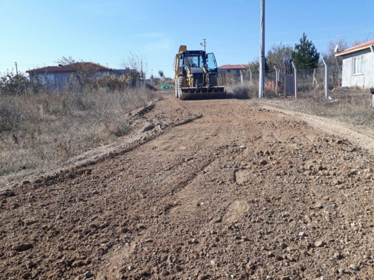 İnönü Belediyesi Fen İşleri Ekipleri Yol Çalışmalarına Devam Ediyor