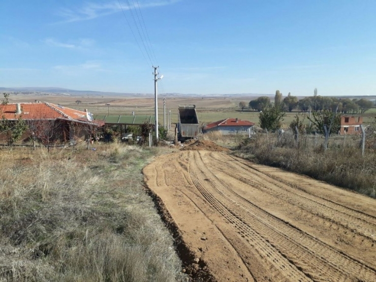 İnönü Belediyesi Fen İşleri Ekipleri Yol Çalışmalarına Devam Ediyor
