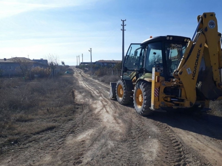 İnönü Belediyesi Fen İşleri Ekipleri Yol Çalışmalarına Devam Ediyor
