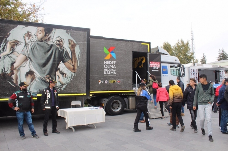 Narkotik Eğitim Tırına Niğde’lilerden Yoğun İlgi