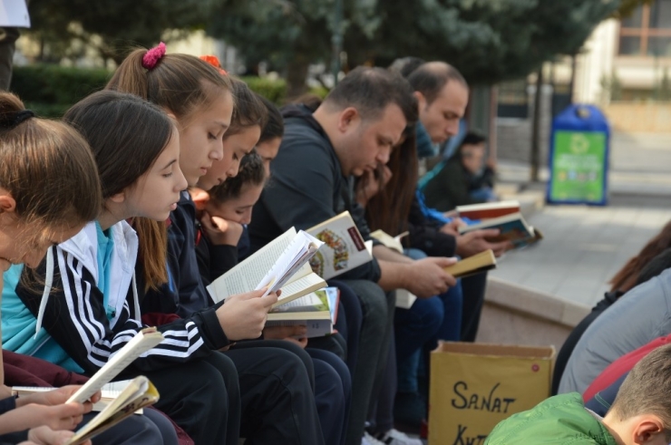 Öğrenciler Okumanın Mekanı Yoktur Dedi