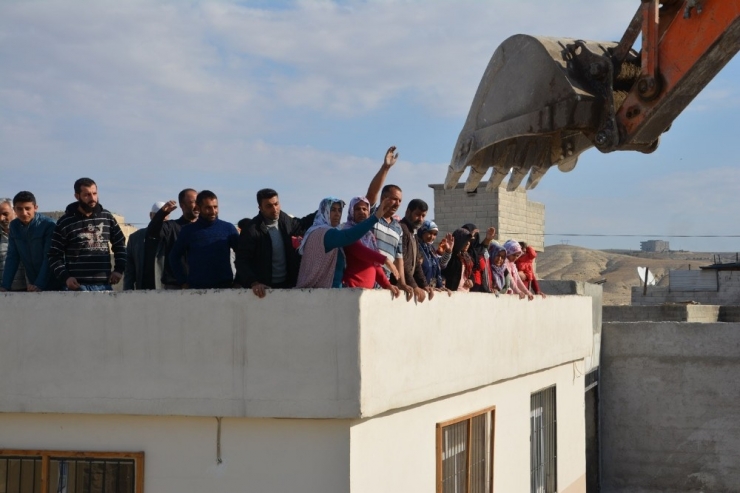 Sit Alanı Üzerindeki Yıkıma Mahalleli Engel Oldu