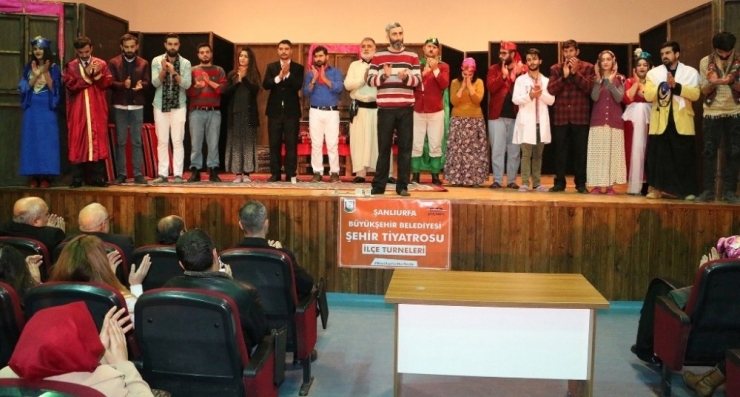 Şehir Tiyatrosu ’Komşu Köyün Delisi’ Tiyatro Oyunu İle Perdelerini Açıyor