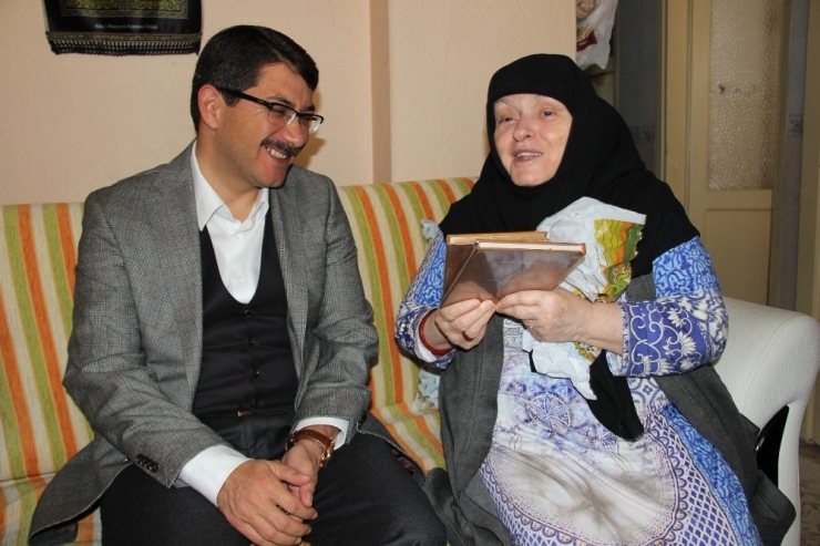 Yaşlı Kadın Erdoğan’la Buluşmasını Gözyaşlarıyla Anlattı