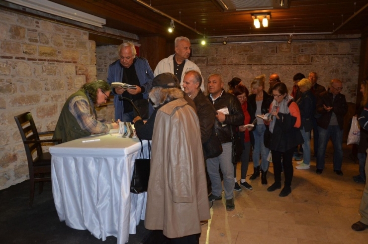 Kuşadası’nda “ Benim Sinemacılarım “ İsimli İmza Günü Ve Söyleşi Yapıldı