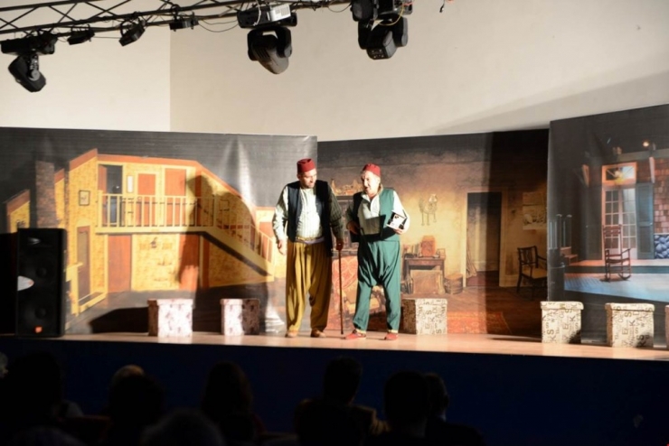 Tiyatro Oyunu ’Bizim Konak’ Ardahan’da Sahnelendi