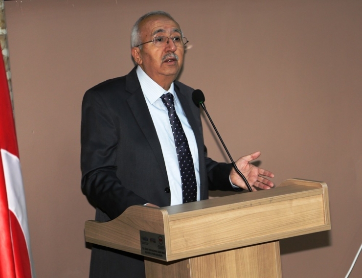 Gençliğin Değerler Bağlamındaki Sorunları Konuşuldu