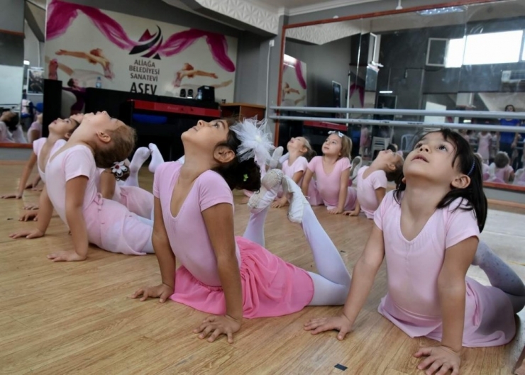 Asev Geleceğin Balerinlerini Yetiştiriyor