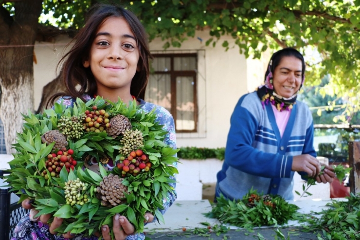 Avrupa’nın Kapı Ve Duvarlarını Antalyalı Kadınlar Süslüyor