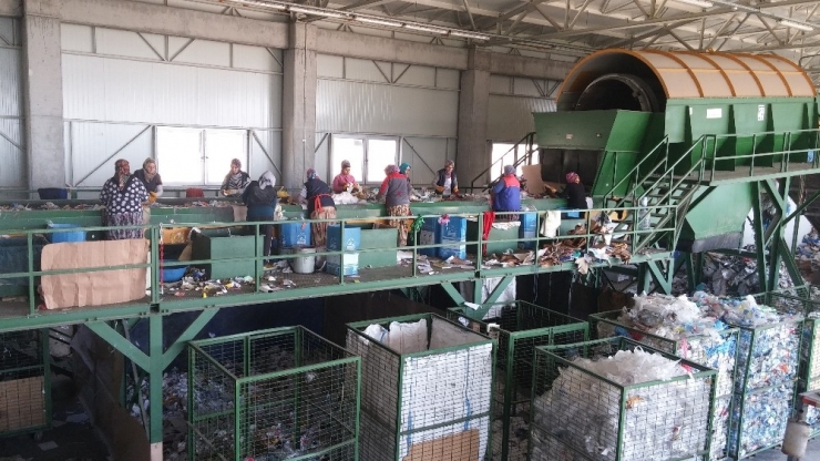 Büyükşehir Belediyesi Her Gün 700 Ton Evsel Atığı Bertaraf Ediyor