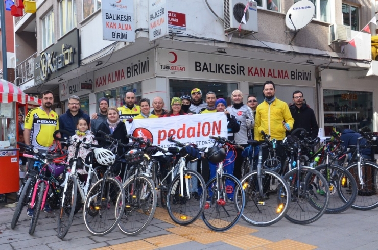 Pedalon Bisiklet Derneğinden Kızılay’a Kan Bağışı