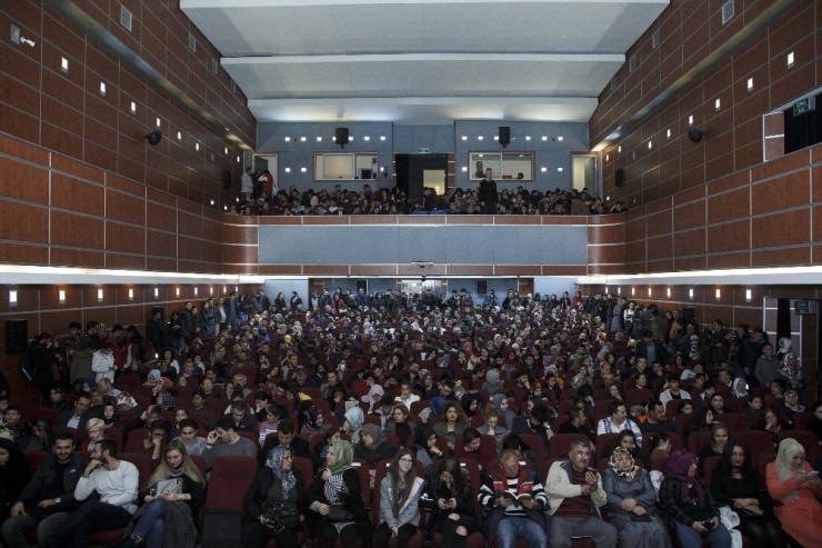 ’Cimri’ Adlı Tiyatro Oyunu Sergilendi