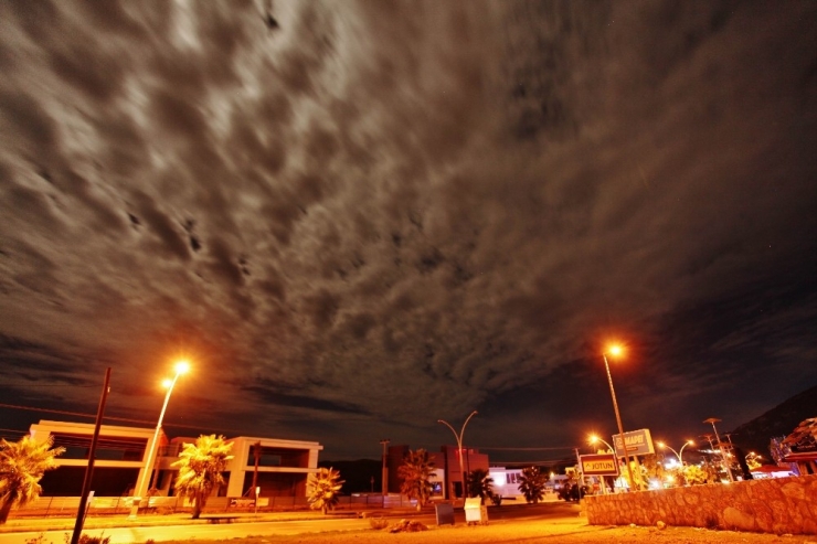 Başını Kaldıran Herkes Havadaki Güzelliğe Hayran Kaldı