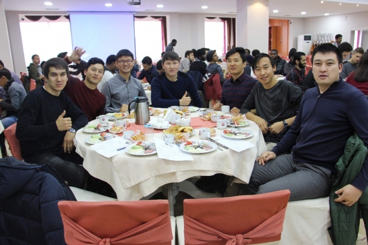 Yabancı Öğrencilere Kahvaltı Buluştu