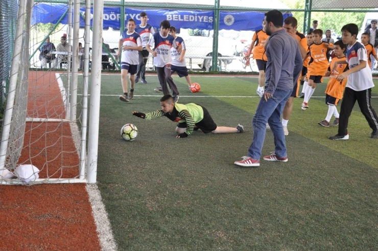 Özel Eğitim Öğrencileri Halı Saha Futbol Turnuvasında Ter Döktü