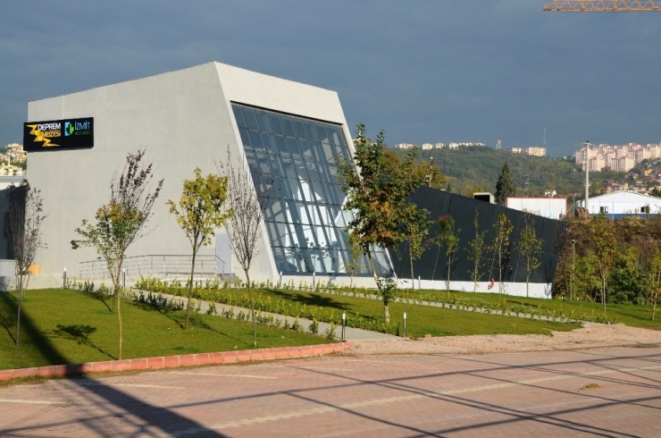 Başkan Doğan’dan Deprem Müzesi’nde İnceleme