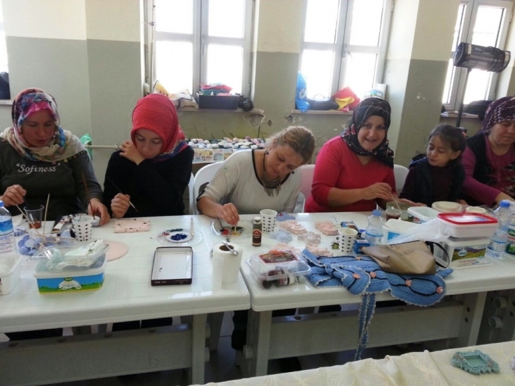 Hanımlar Bu Kurs Sayesinde Meslek Sahibi Oluyor