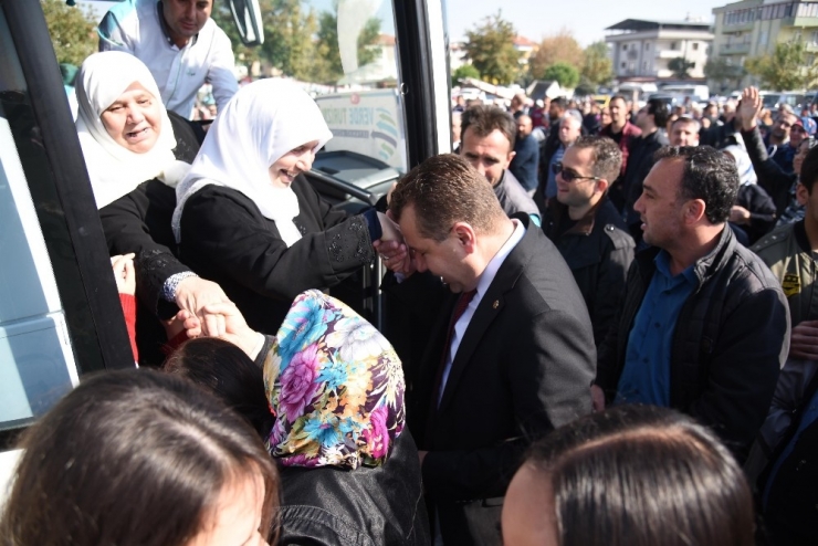 Başkan Yılmaz, Umre Yolcularını Uğurladı