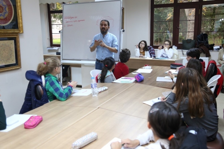 Karikatür Okulunda Dersler Başladı