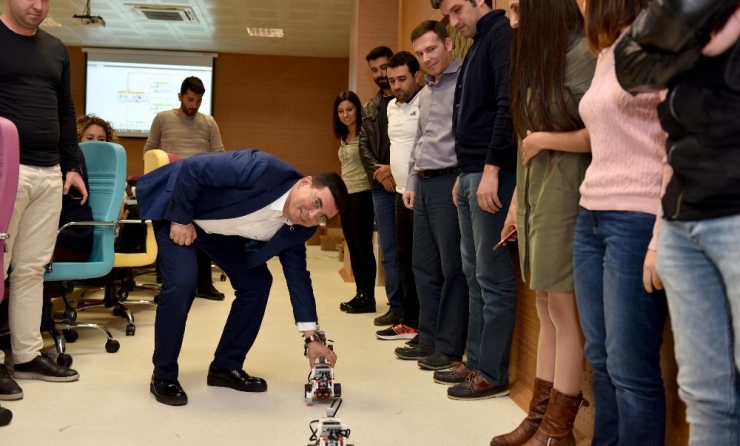 Kepez Belediyesi Çocuklara Robot Yapmayı Öğretecek