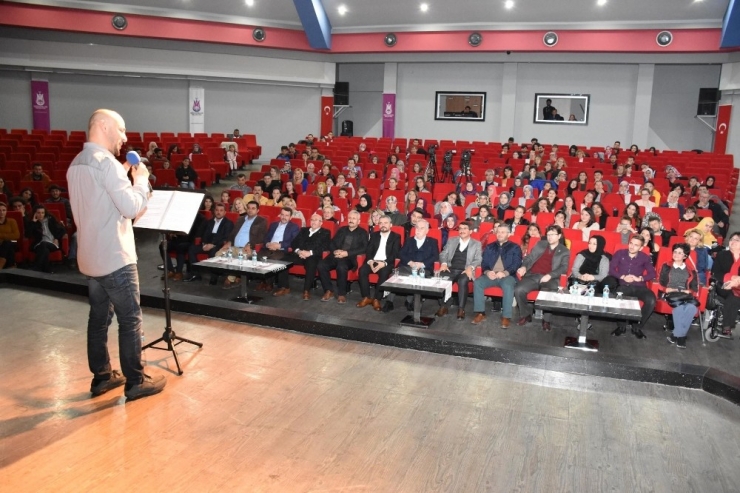 Kahraman Tazeoğlu Manisalılarla Buluştu