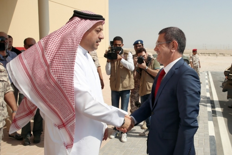 Milli Savunma Bakanı Canikli Katar’da