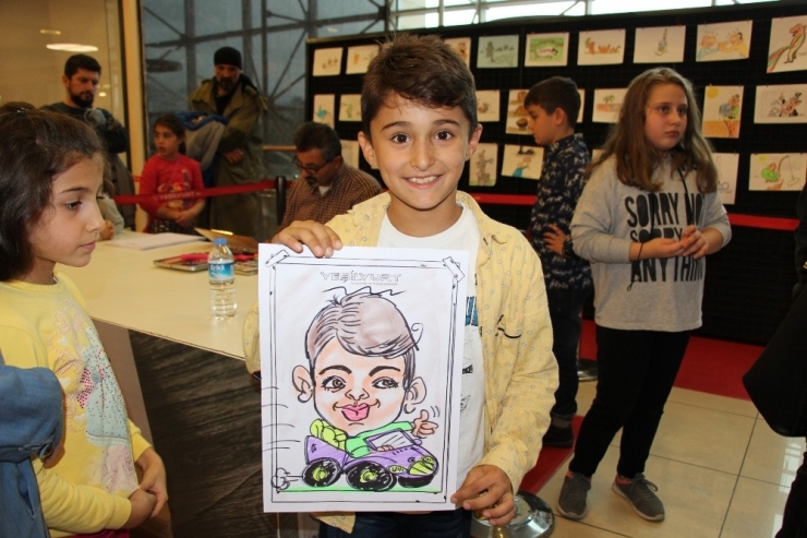 Demirhindi, Samsunlu Çocukların Karikatürlerini Çizdi