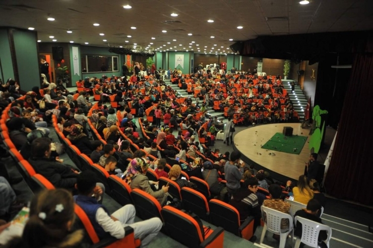 Adnan Menderes Kültür Merkezi’nde Çocuklar Unutulmuyor